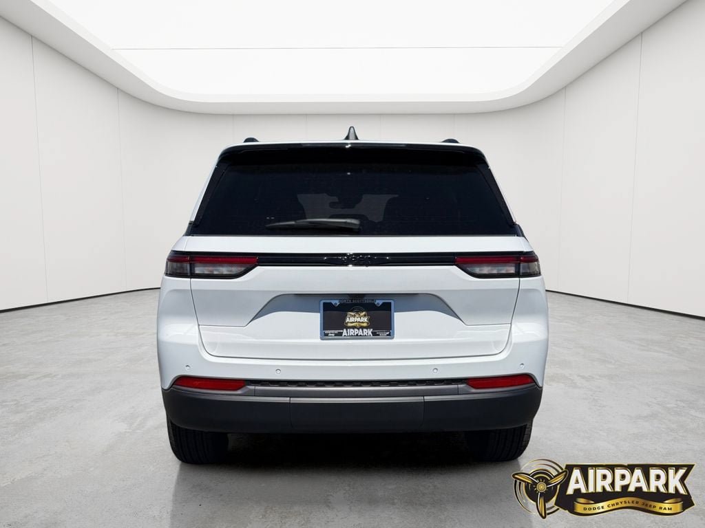 New 2026 Jeep Grand Cherokee Altitude RWD image 5