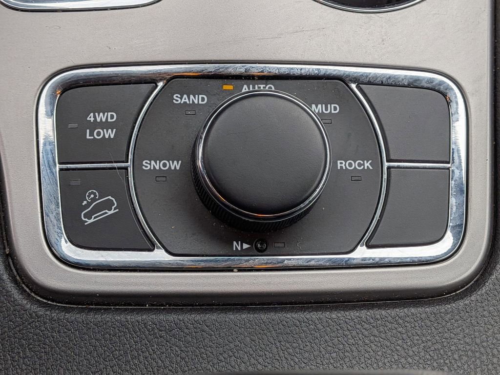 Used 2022 Jeep Grand Cherokee Laredo X image 24