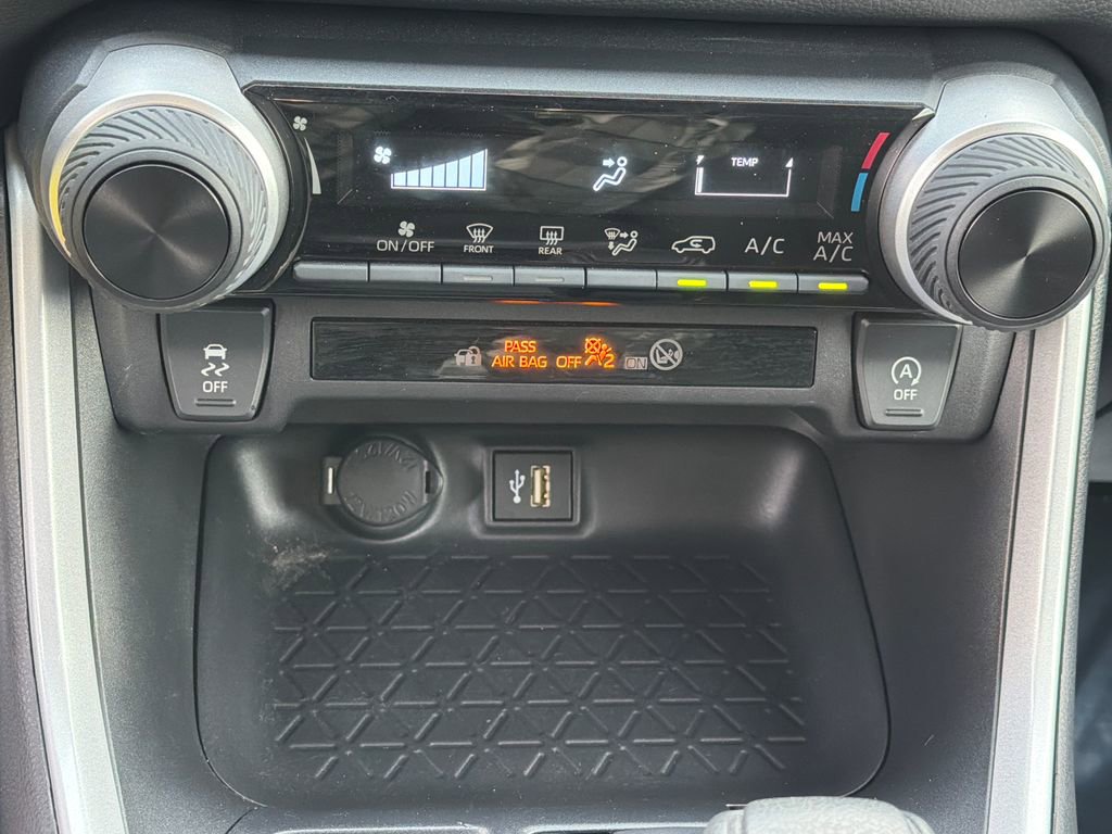 Used 2025 Toyota RAV4 LE FWD image 28