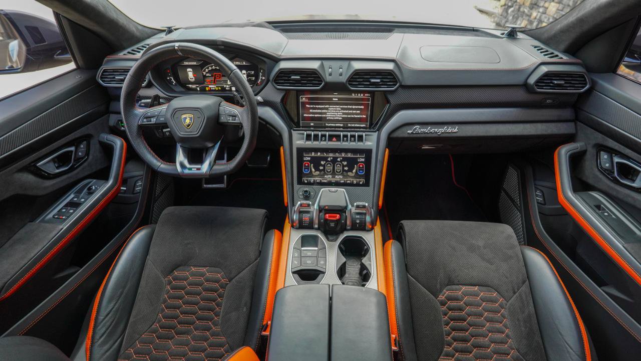Used 2022 Lamborghini Urus AWD/4WD image 4
