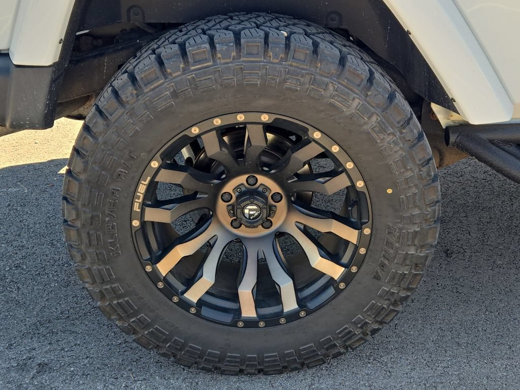 Used 2017 Jeep Wrangler Sahara AWD/4WD image 5