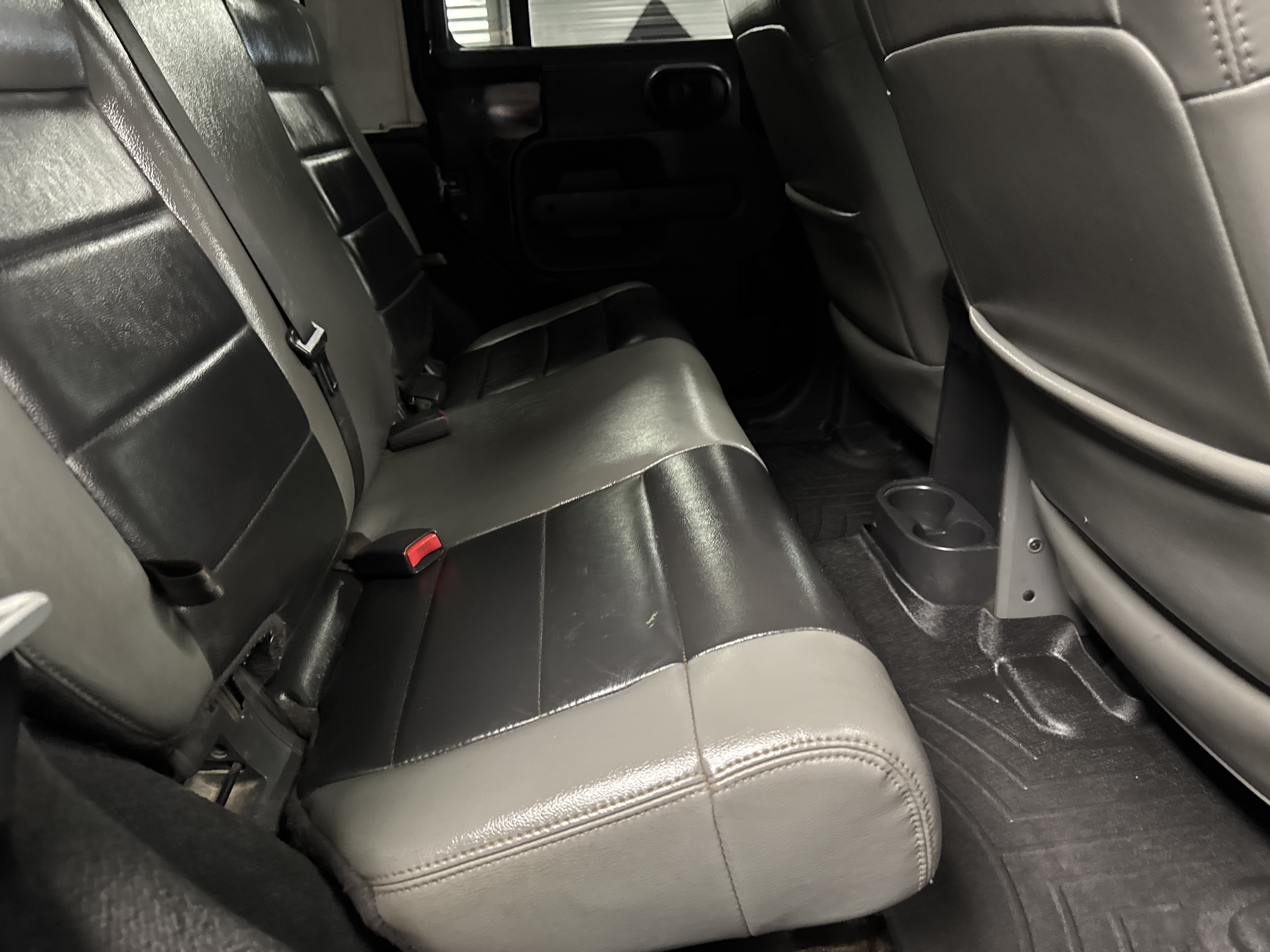 Used 2010 Jeep Wrangler Unlimited Sahara AWD/4WD image 12