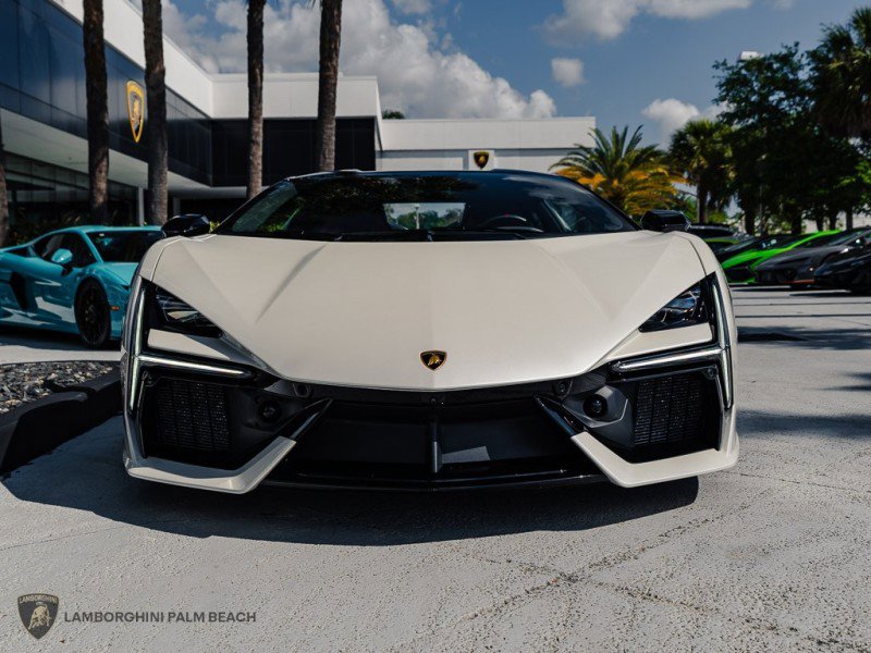 Used 2025 Lamborghini Revuelto image 10