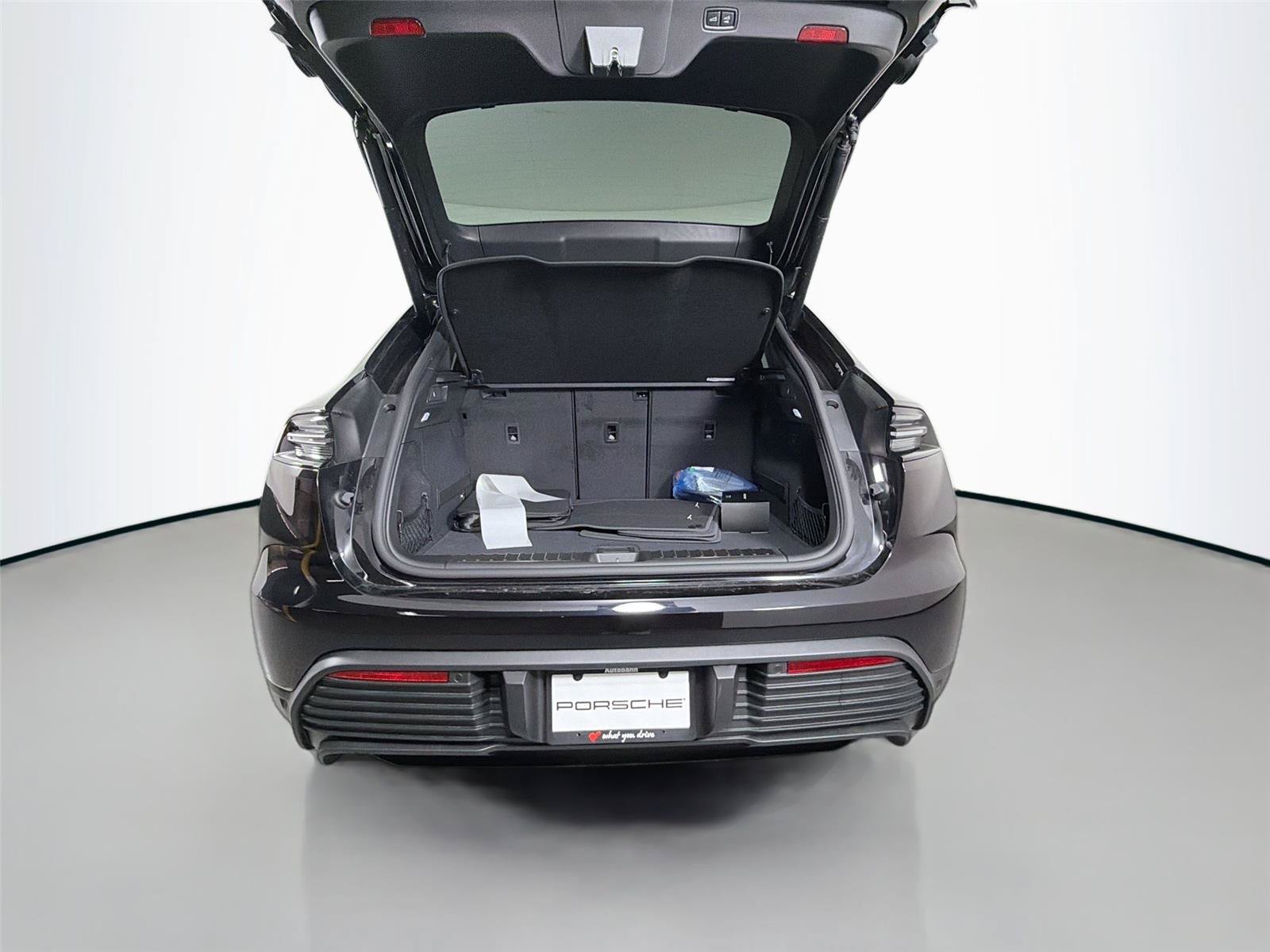 Certified 2026 Porsche Macan 4 Electric RWD image 35