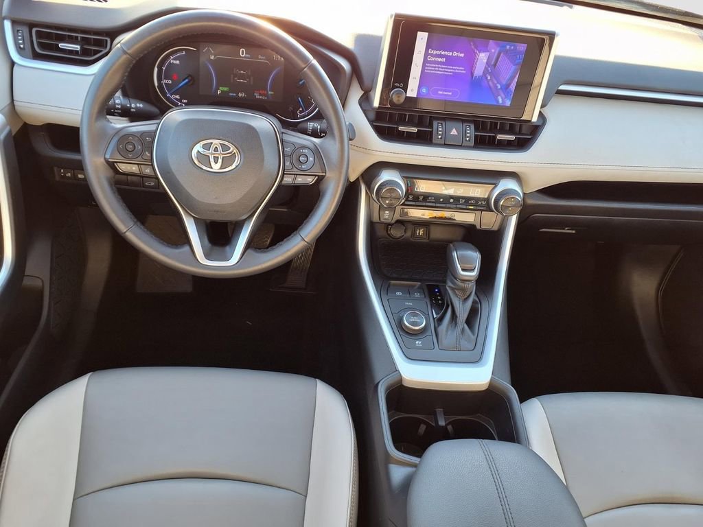 Used 2023 Toyota RAV4 XLE Premium image 9