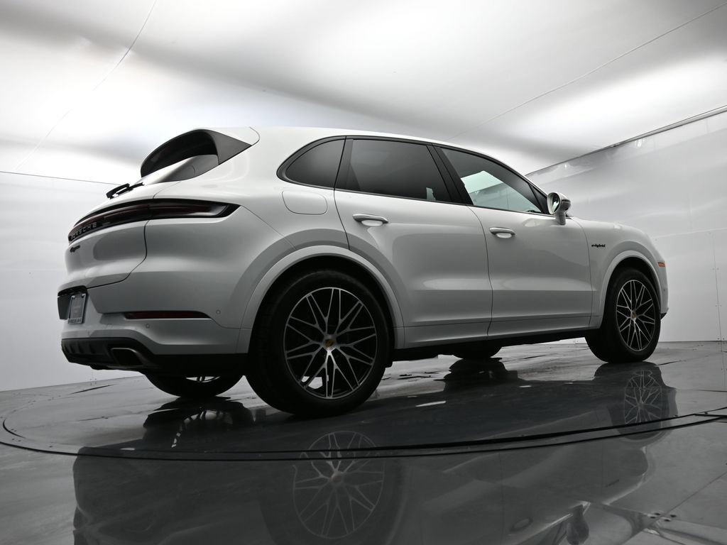 Certified 2025 Porsche Cayenne E-Hybrid w/ Premium Package Plus AWD/4WD image 55