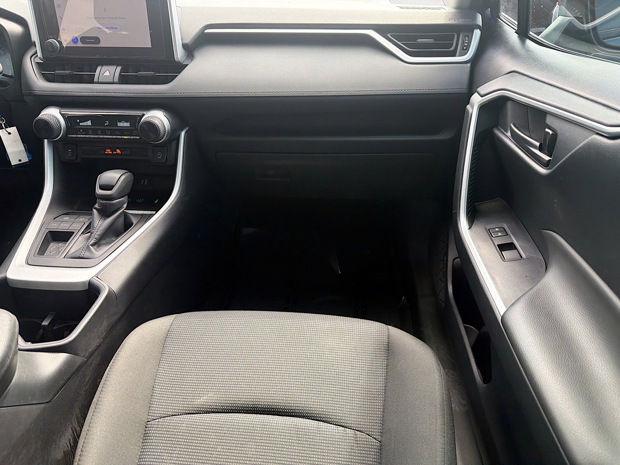 Used 2024 Toyota RAV4 LE image 17