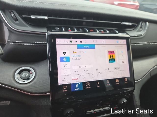 Used 2023 Jeep Grand Cherokee Limited AWD/4WD image 12