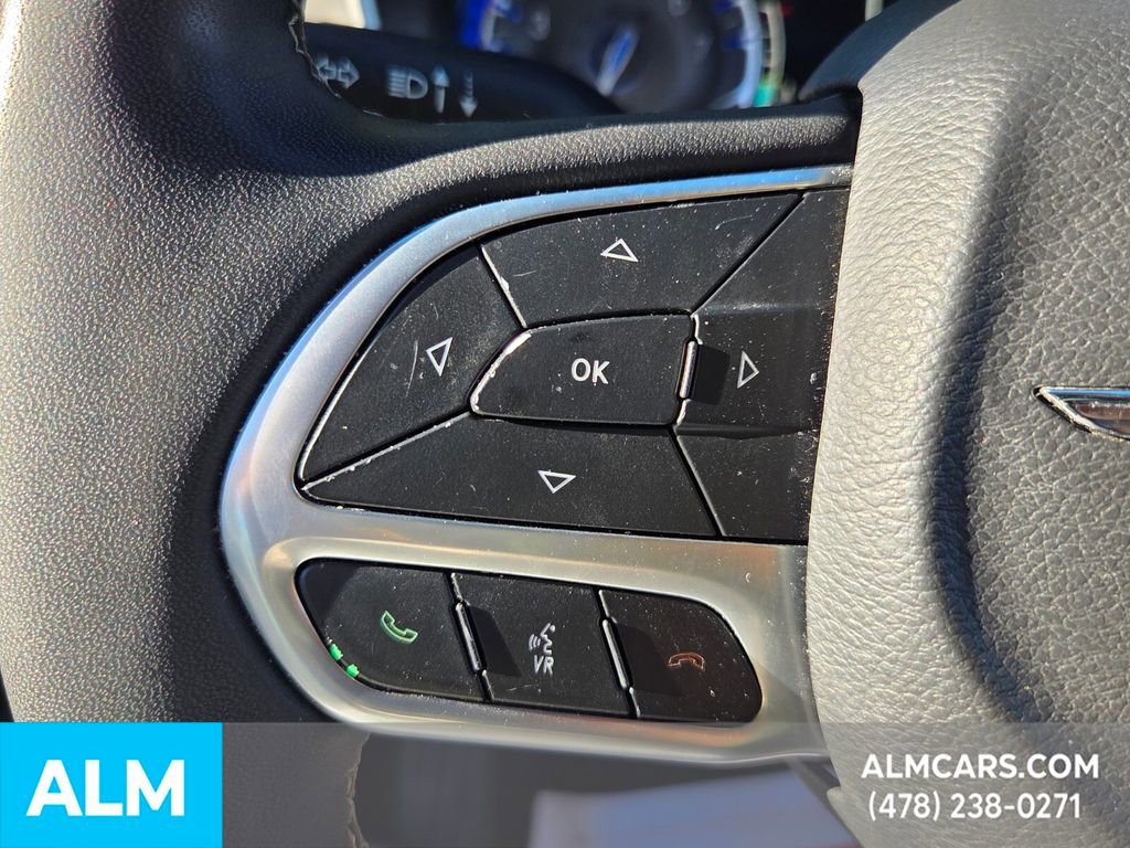 Used 2023 Chrysler Pacifica Touring-L image 26