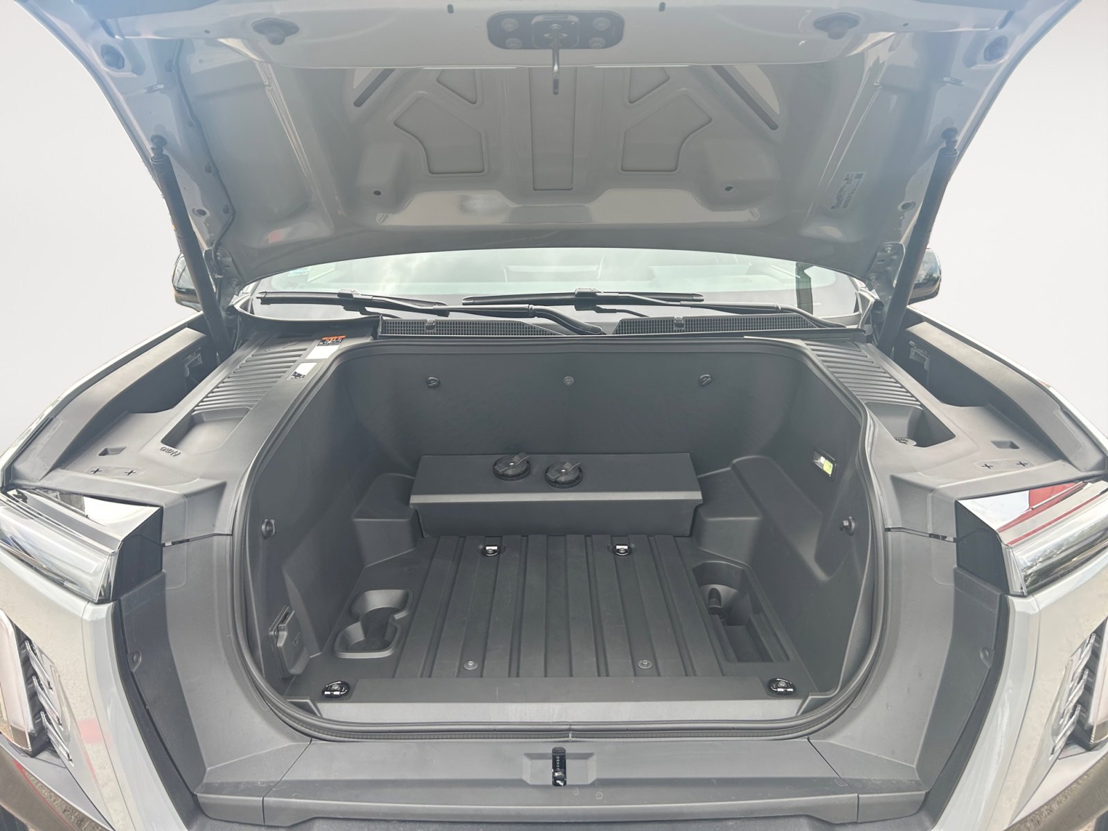 New 2026 GMC Sierra EV Elevation w/ LPO, Elevation Dark Package image 29