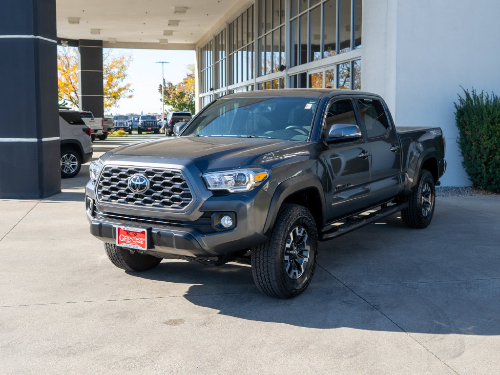 Used 2022 Toyota Tacoma TRD Off-Road AWD/4WD image 3