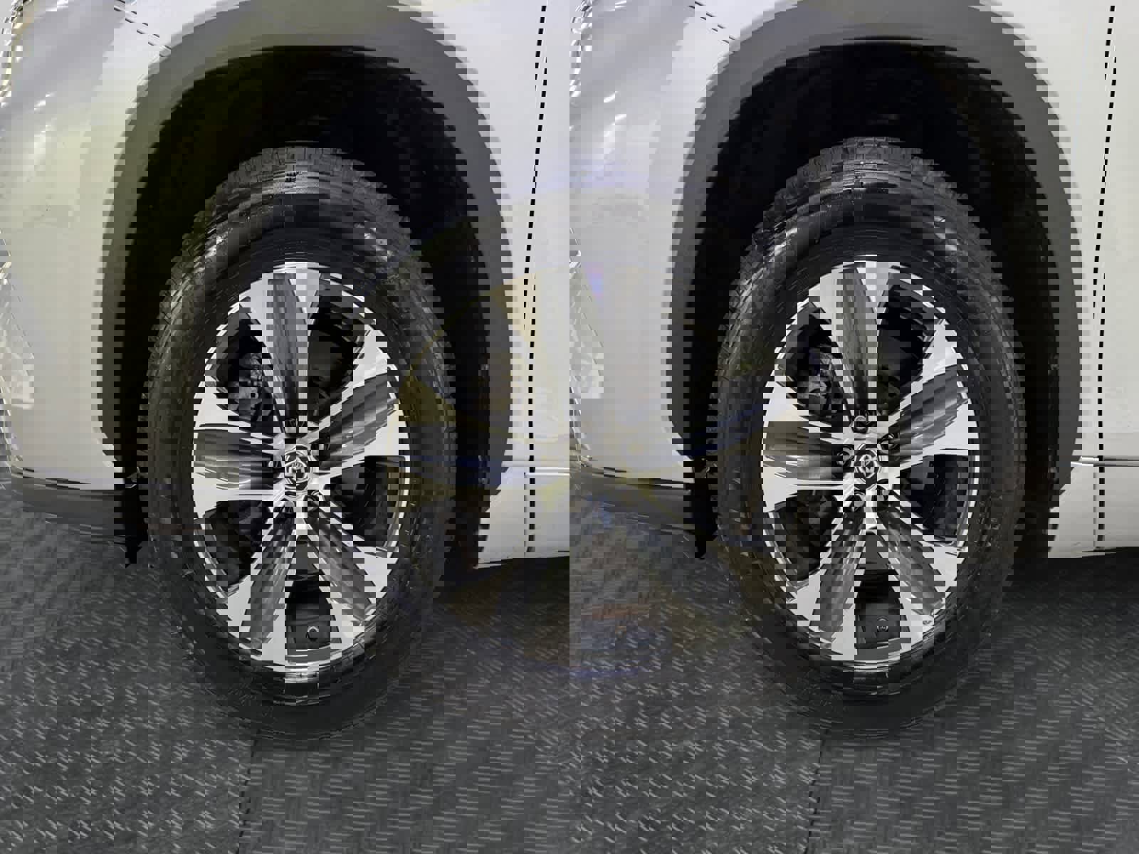 Used 2024 Toyota Highlander XLE image 18