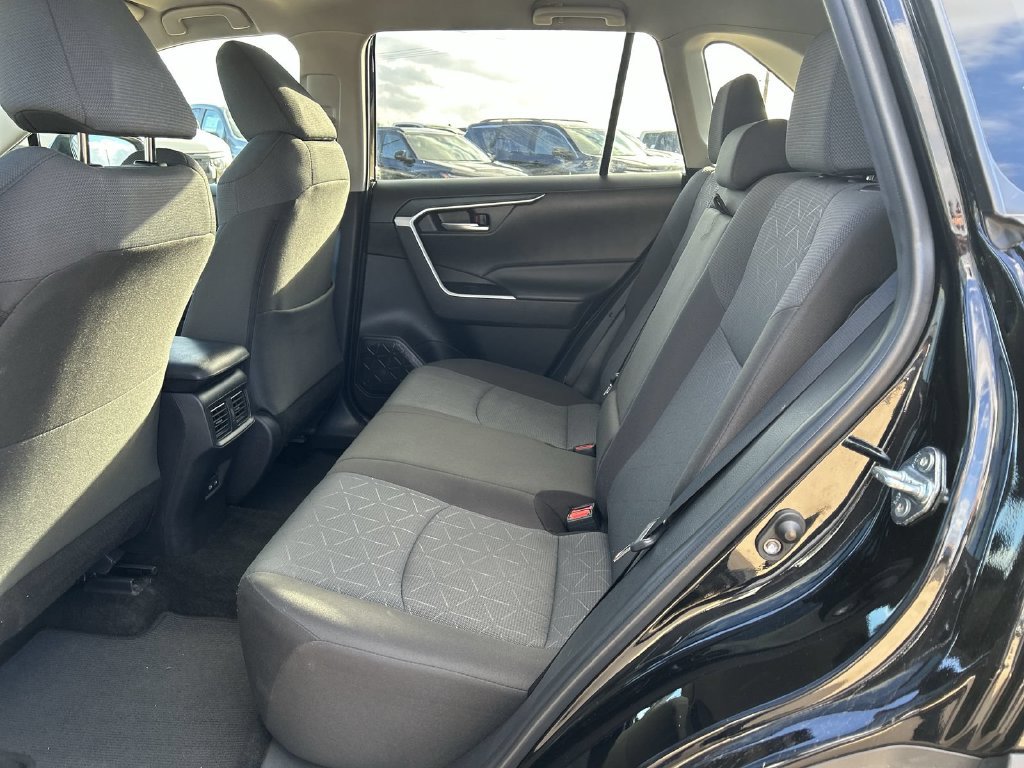 Used 2025 Toyota RAV4 XLE FWD image 29