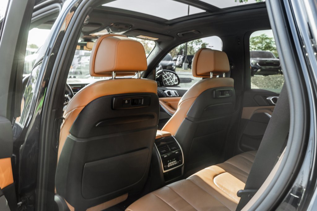 Used 2020 BMW X5 M50i image 31