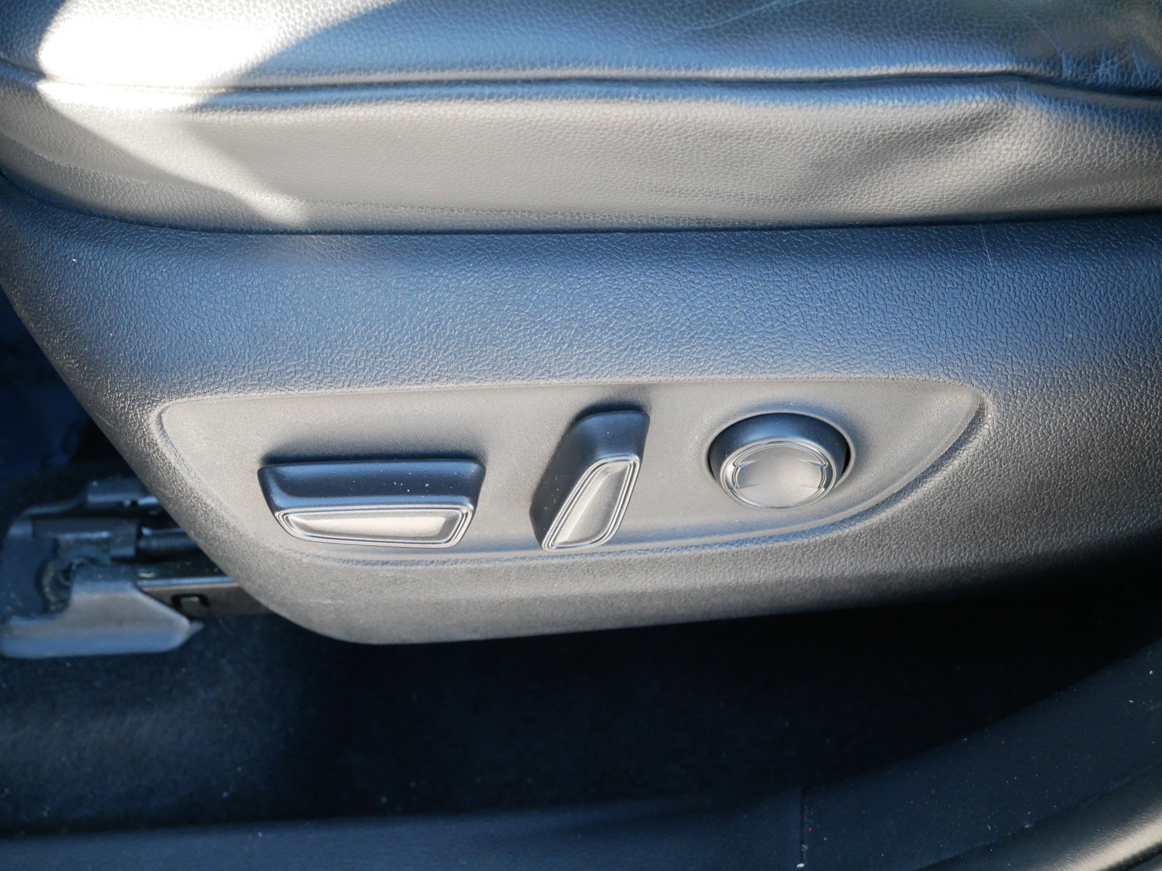 Used 2020 Toyota Highlander XLE image 20