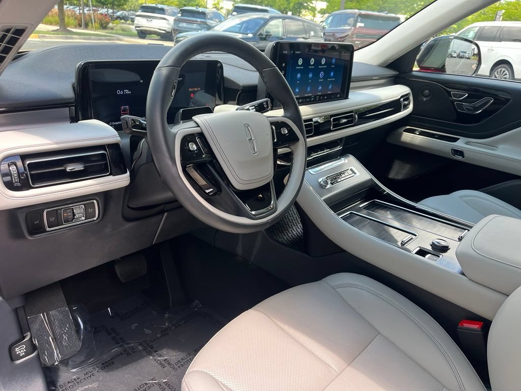 Used 2026 Lincoln Aviator AWD image 26