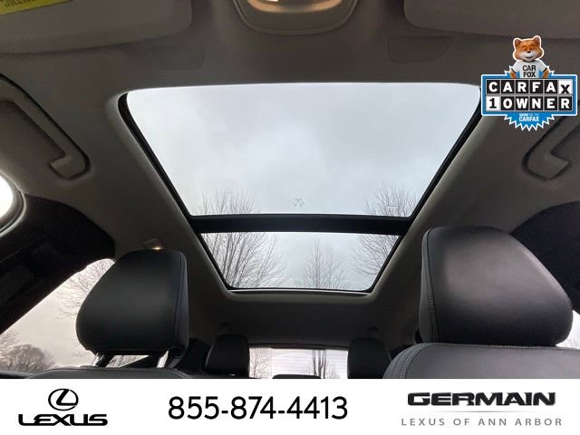 Used 2025 Volvo XC40 B5 Plus image 21