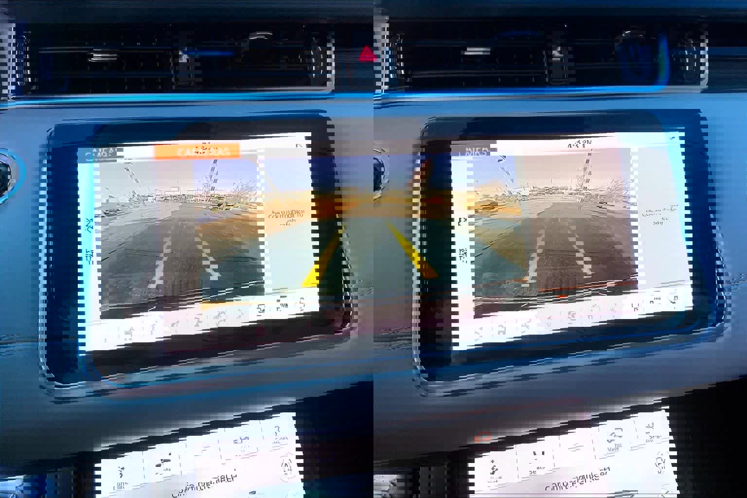 Used 2020 Land Rover Range Rover Evoque SE image 27