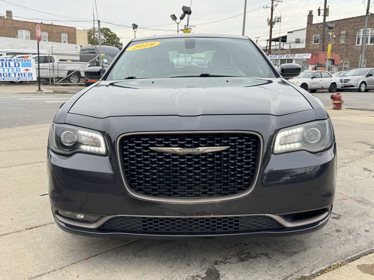 Used 2019 Chrysler 300 S image 2