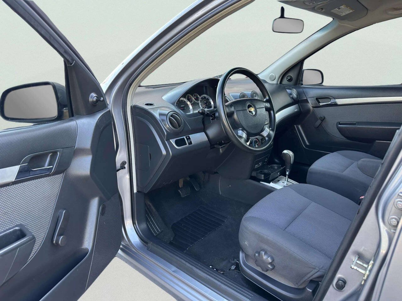 Used 2011 Chevrolet Aveo LT FWD image 14