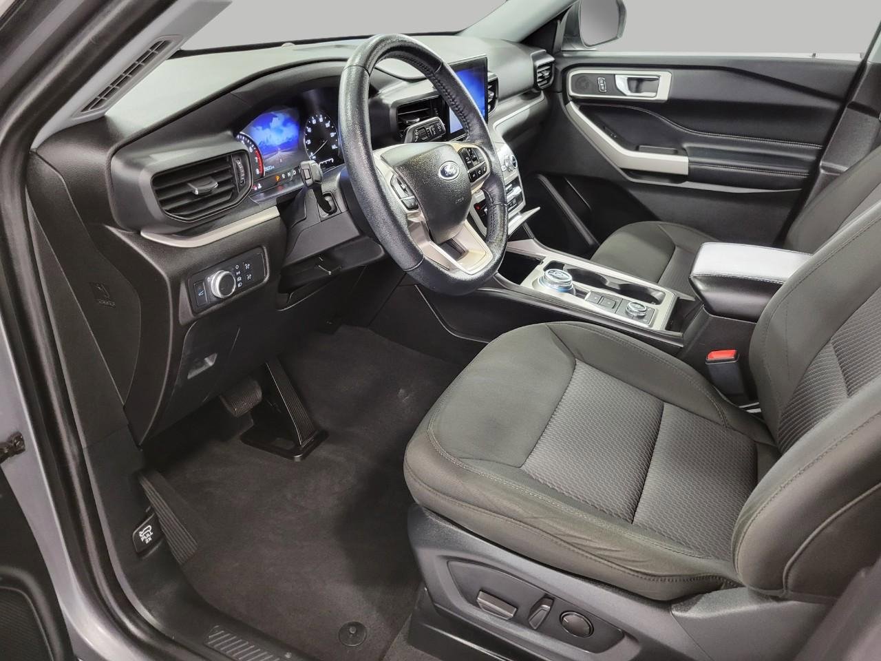 Used 2022 Ford Explorer XLT image 9