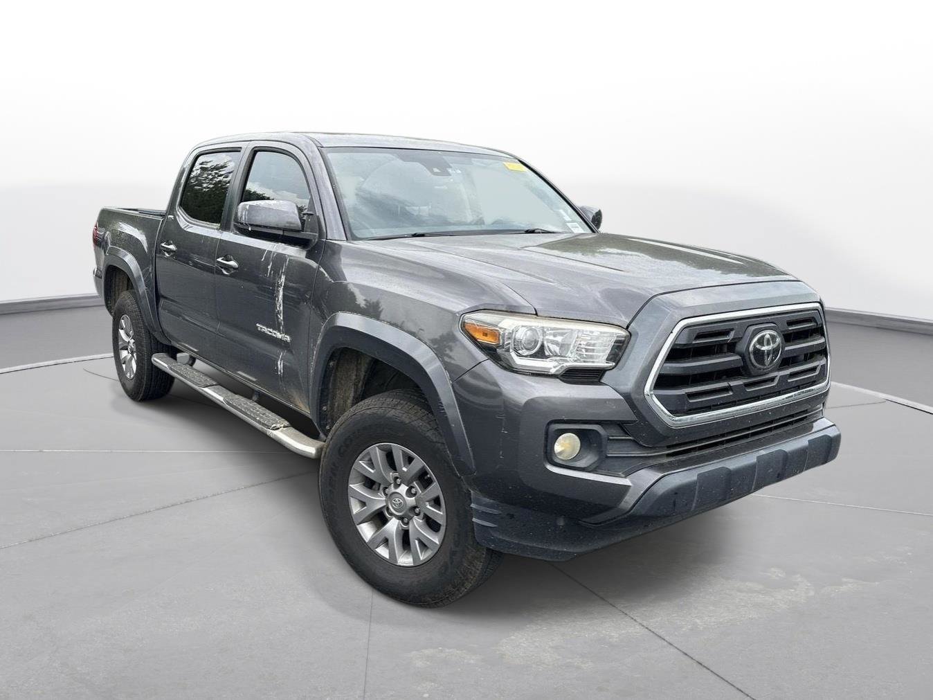 Used 2018 Toyota Tacoma SR5 RWD image 4