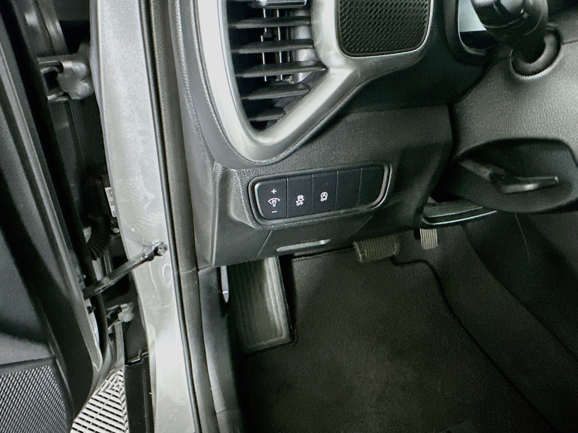 Used 2025 Kia Soul LX w/ LX Technology Package FWD image 17