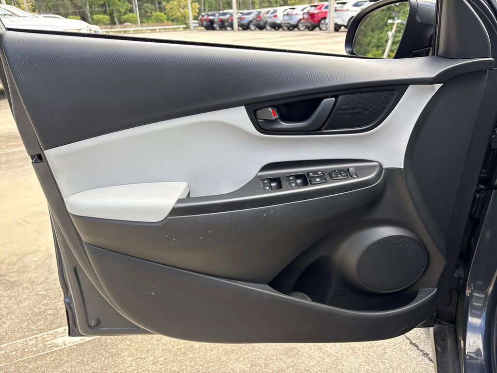 Used 2023 Hyundai Kona SE AWD/4WD image 15