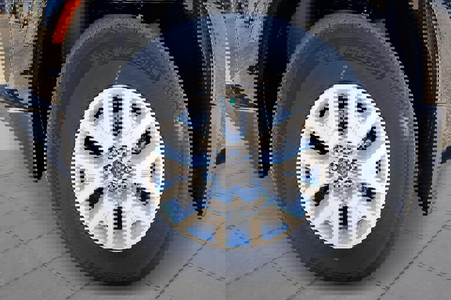 Used 2022 Nissan Frontier SV w/ SV Premium Package image 10