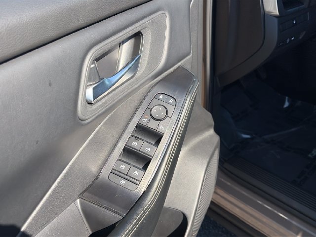 Used 2025 Nissan Rogue SV AWD/4WD image 17