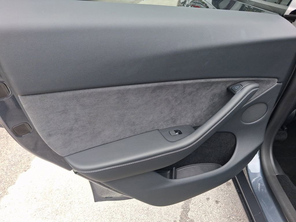 Used 2024 Tesla Model Y Long Range image 11