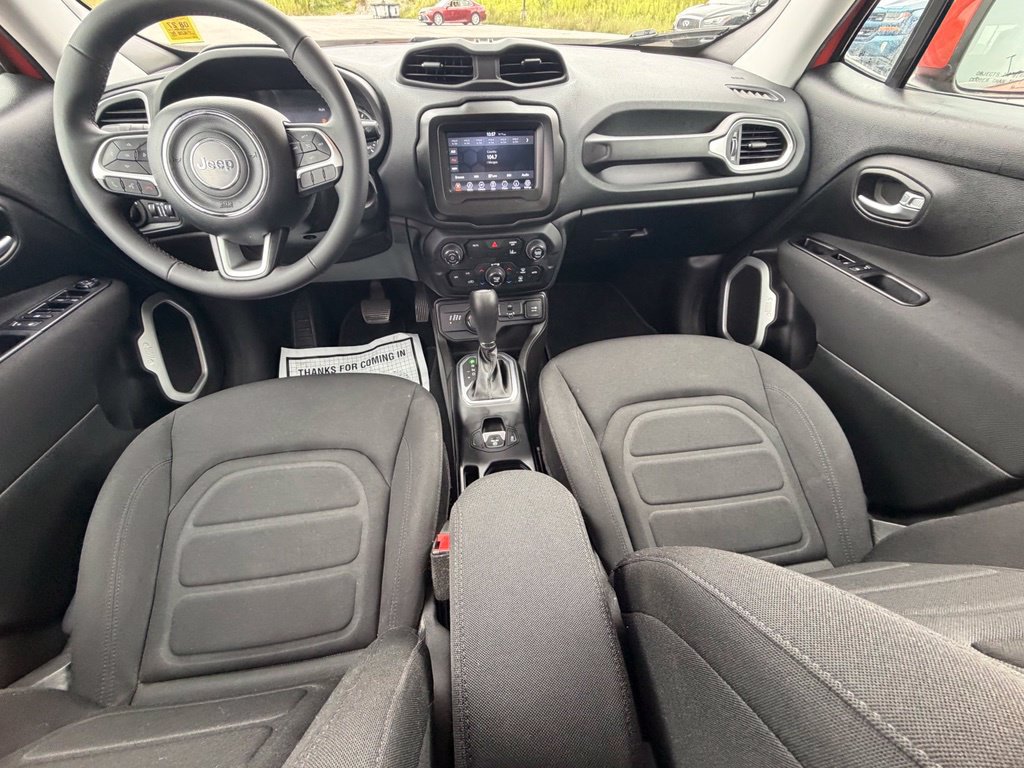 Used 2021 Jeep Renegade Latitude AWD/4WD image 11