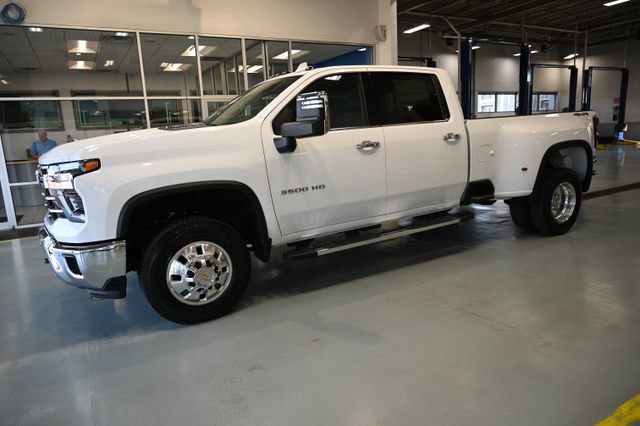 New 2026 Chevrolet Silverado 3500 LTZ w/ LTZ Plus Package AWD/4WD image 9