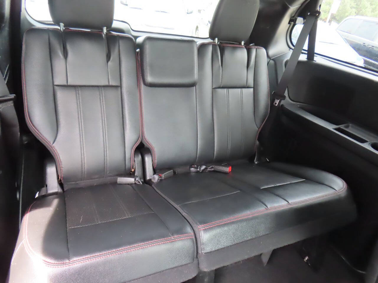 Used 2016 Dodge Grand Caravan R/T FWD image 38