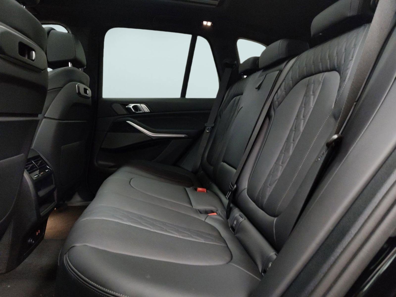 Used 2026 BMW X5 xDrive40i w/ M Sport Package image 21