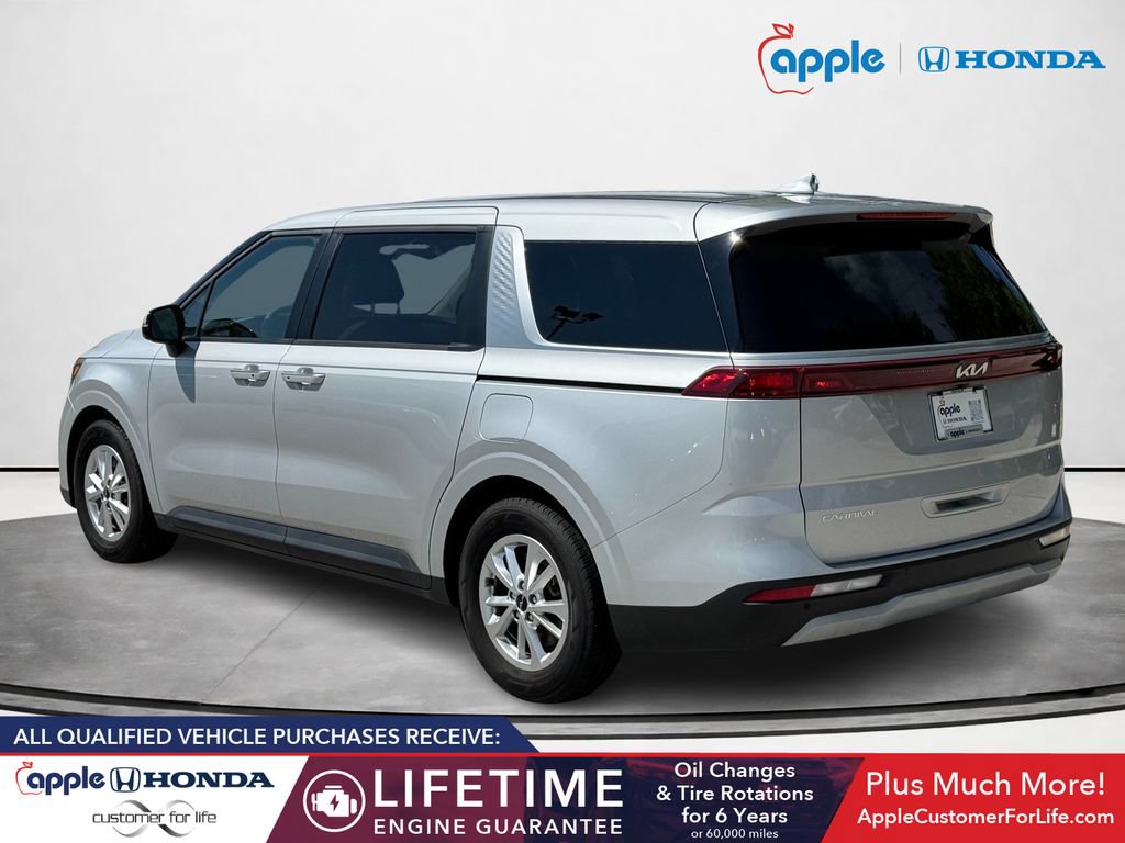 Used 2023 Kia Carnival LX FWD image 4