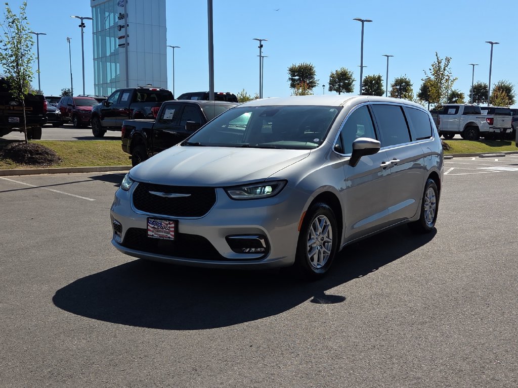 Used 2023 Chrysler Pacifica Touring-L