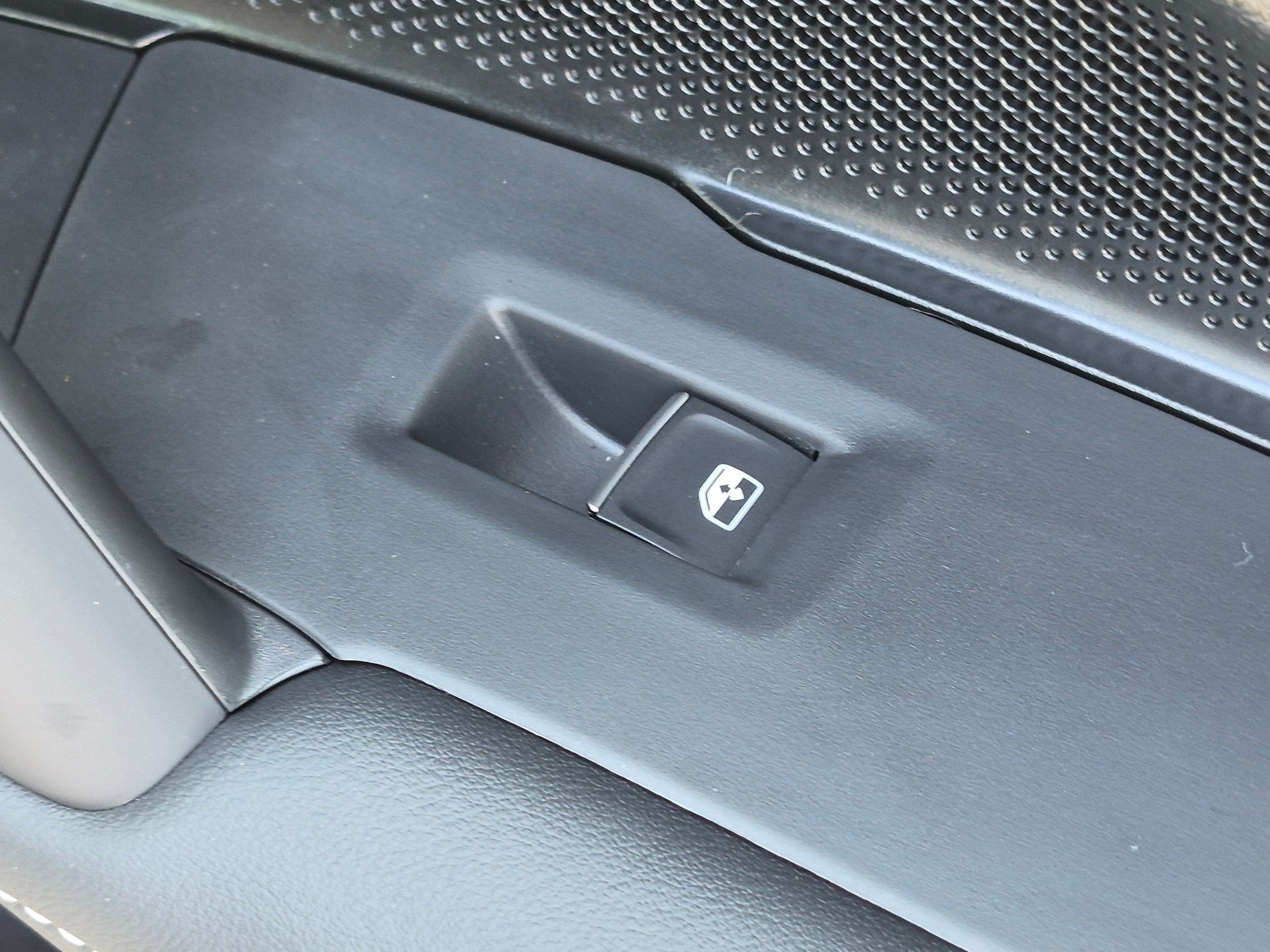New 2026 Volkswagen Tiguan SE R-Line FWD image 34