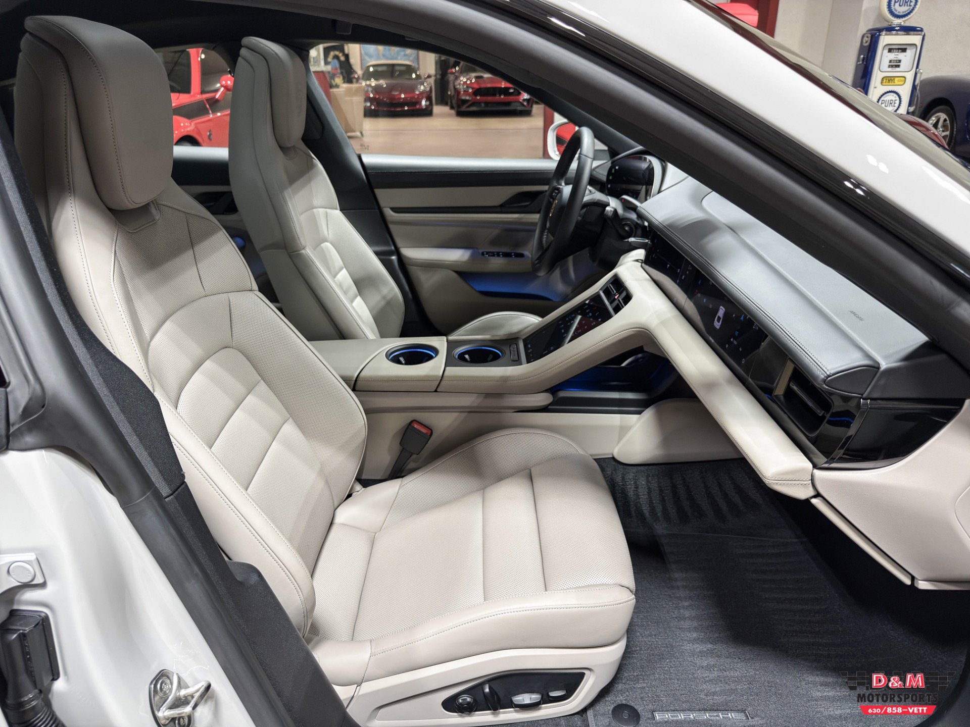 Used 2021 Porsche Taycan image 12