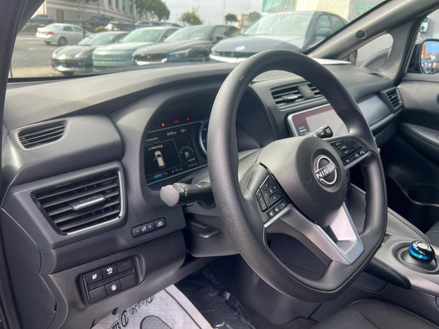Used 2025 Nissan Leaf S image 11