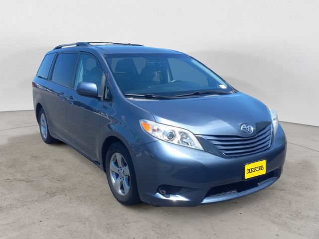 Used 2017 Toyota Sienna LE FWD image 3