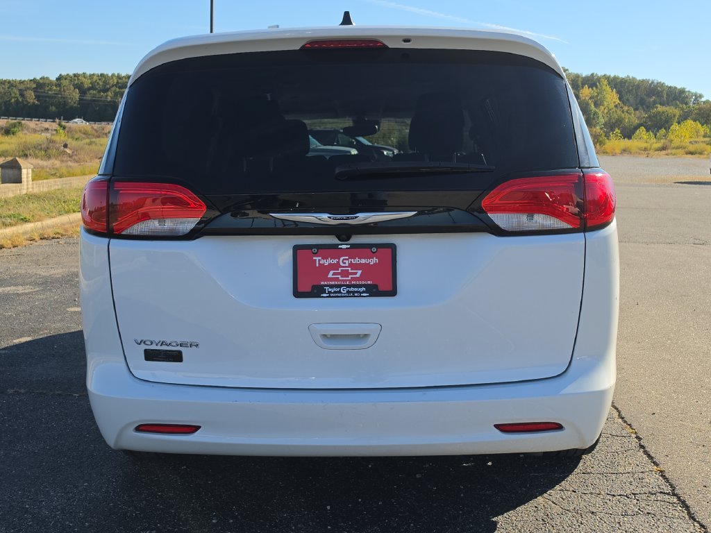 Used 2024 Chrysler Voyager LX FWD image 7