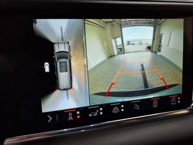 Used 2024 GMC Yukon Denali w/ Advanced Technology Package AWD/4WD image 12