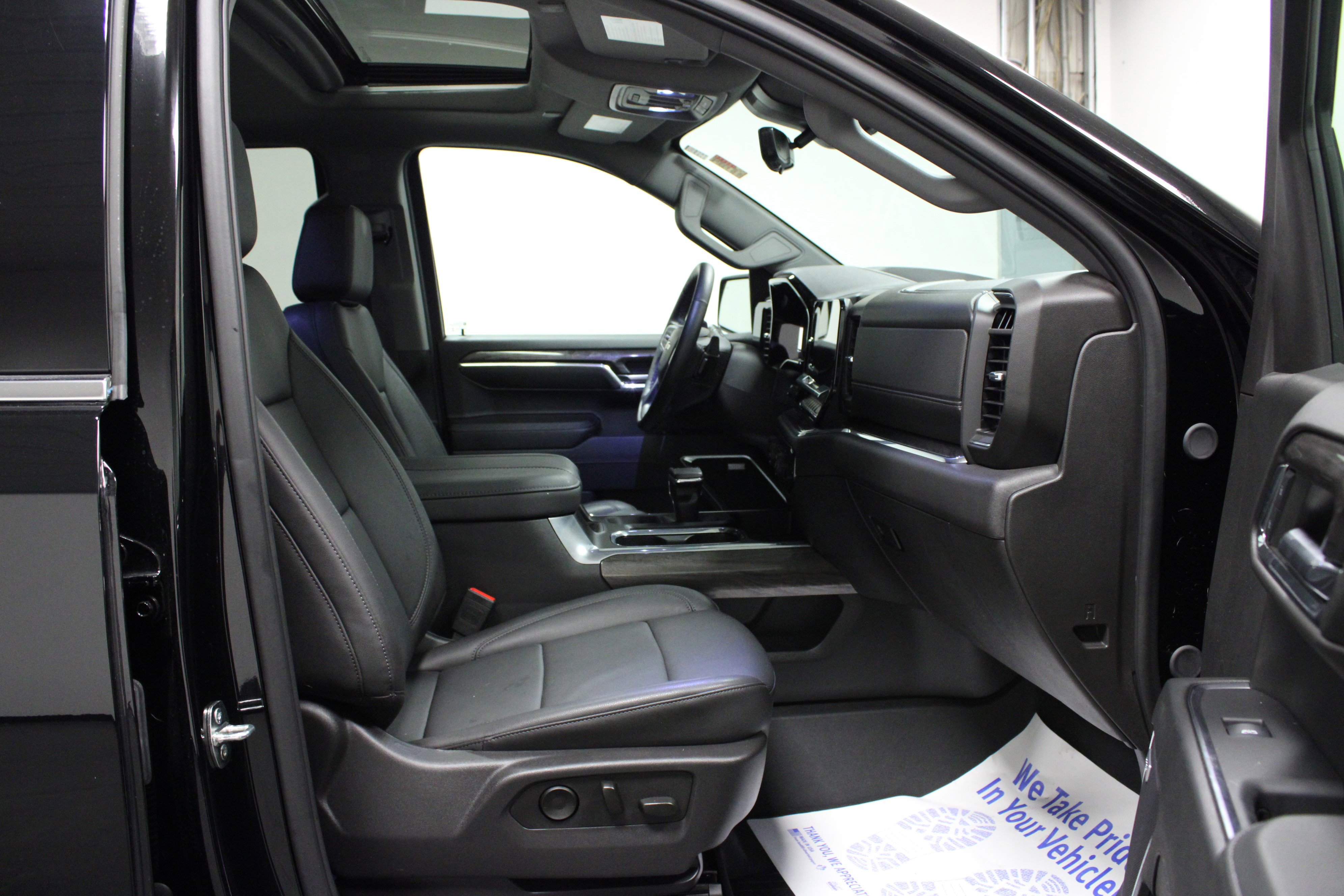 Used 2024 Chevrolet Silverado 1500 LTZ w/ LTZ Premium Package image 16