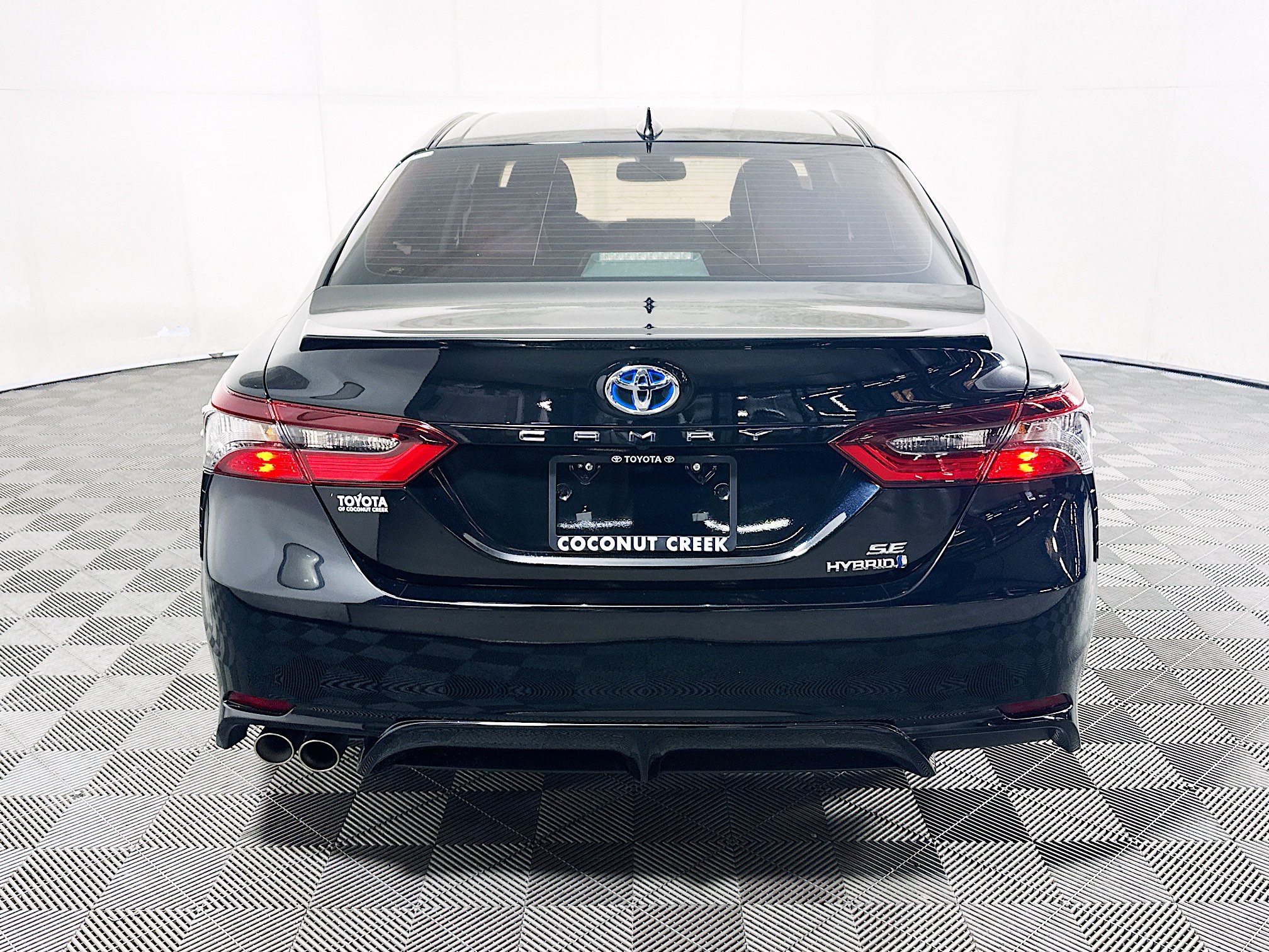 Used 2023 Toyota Camry SE w/ Audio Upgrade Package FWD image 4