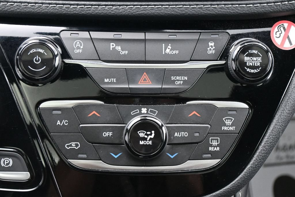 Used 2026 Chrysler Pacifica Limited FWD image 19