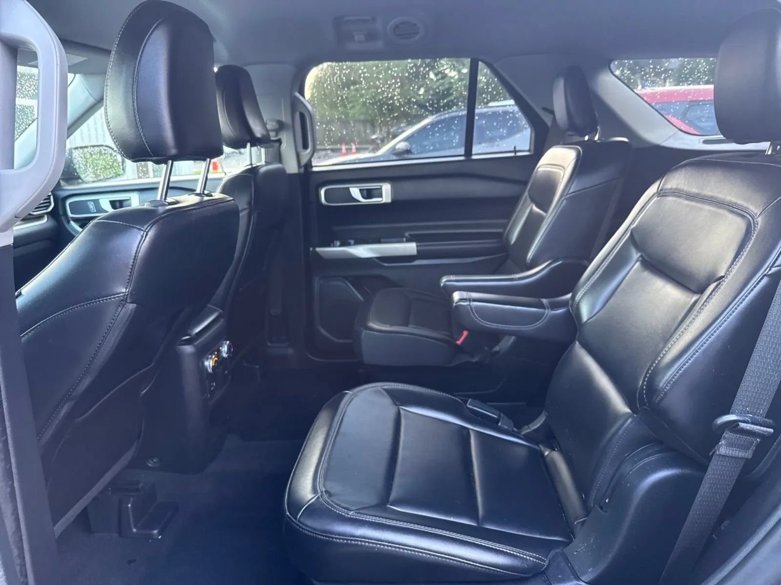Used 2021 Ford Explorer XLT w/ Equipment Group 202A RWD image 14