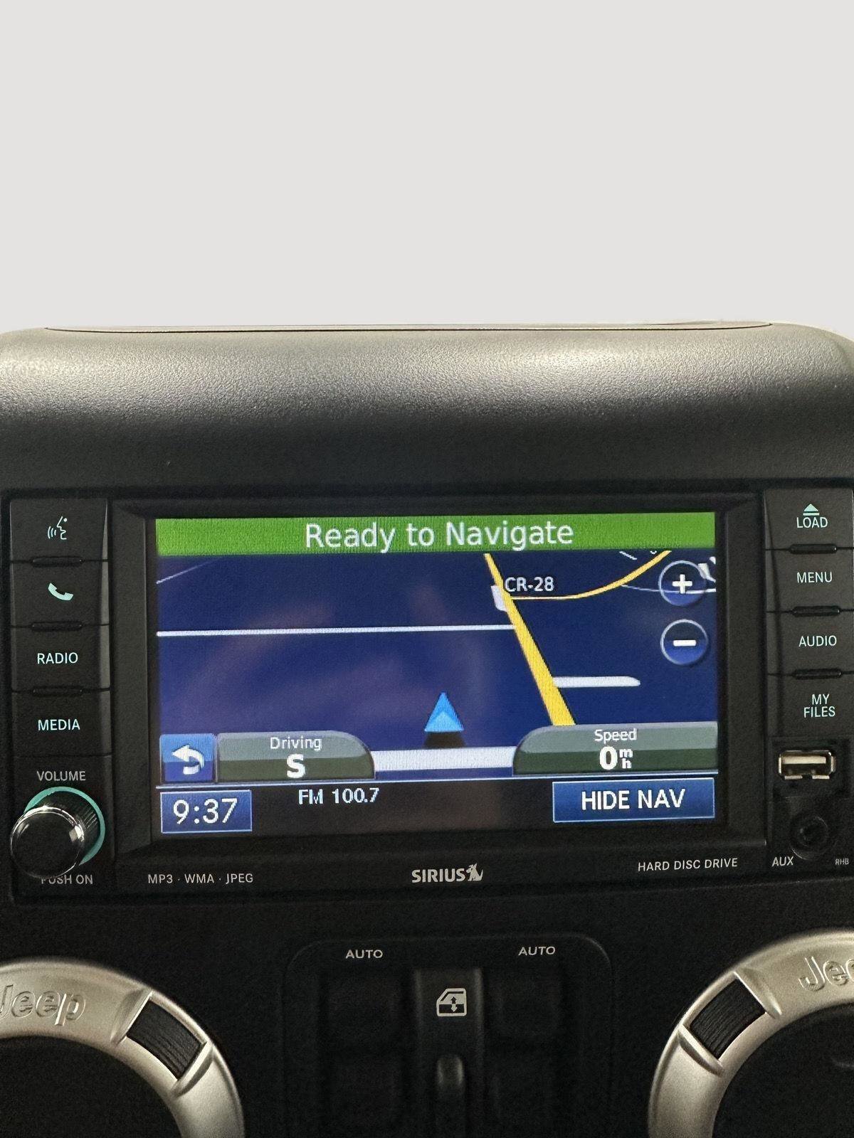 Used 2011 Jeep Wrangler Unlimited Sahara w/ Connectivity Group AWD/4WD image 13