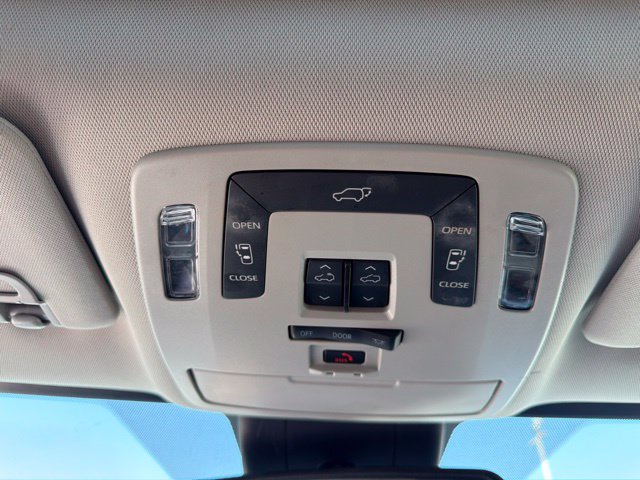 Used 2023 Toyota Sienna XLE w/ XLE Plus Package FWD image 26