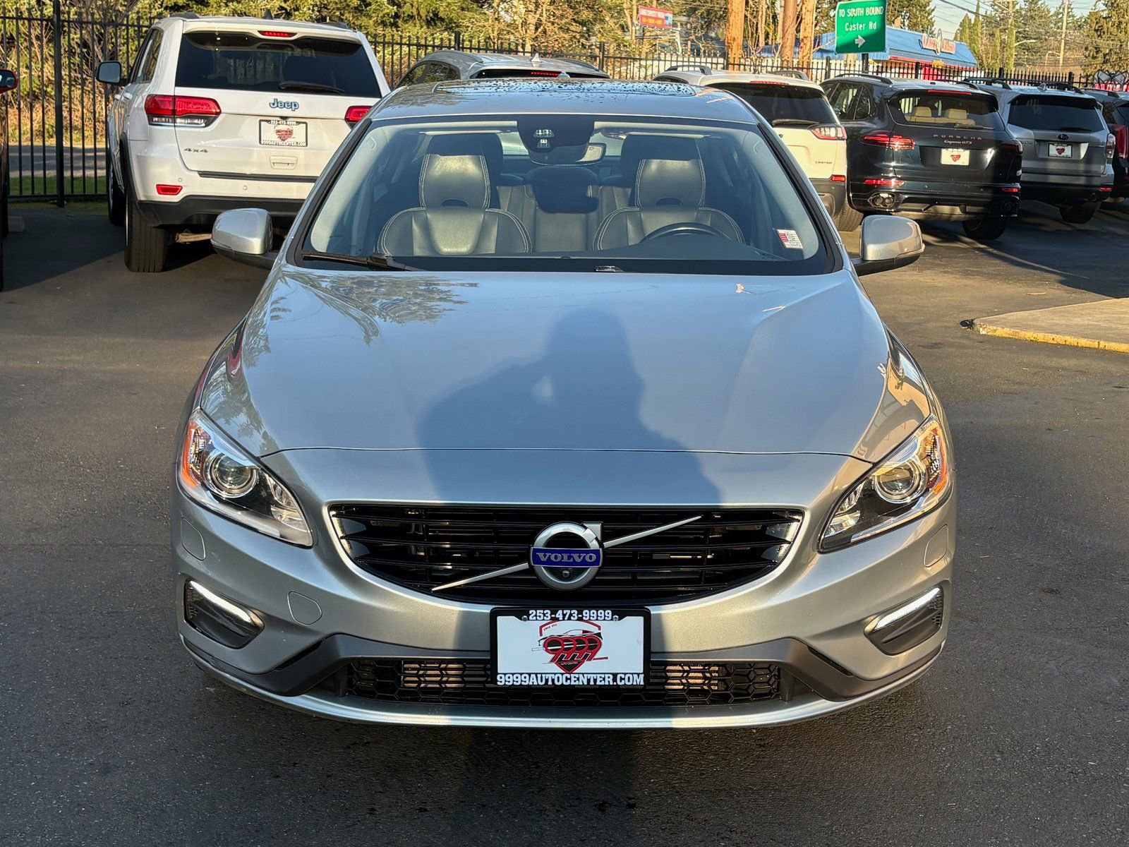 Used 2018 Volvo S60 T5 Dynamic image 3